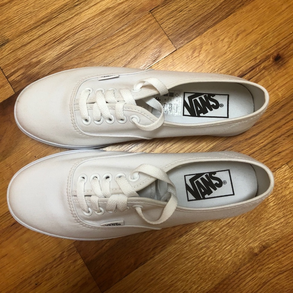 NEW Vans size 7